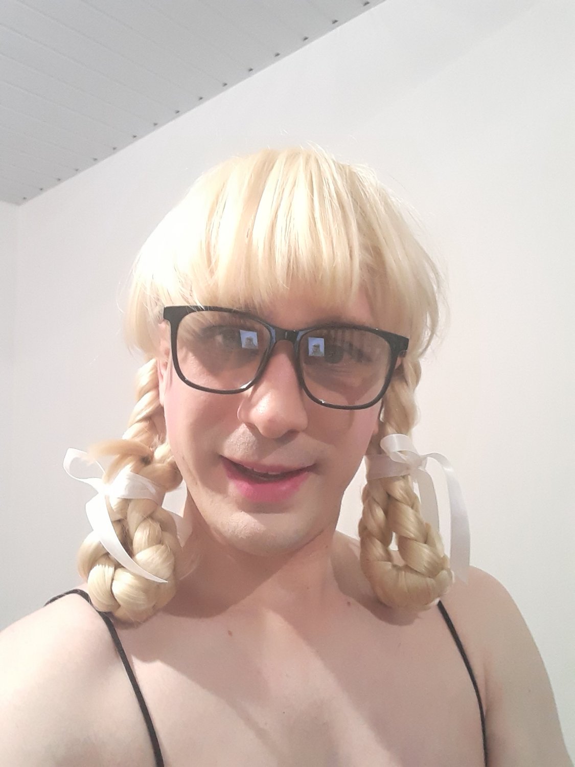 Cute nerdy french Sissy Hélène needs lots of Exposure #GS11WH2q